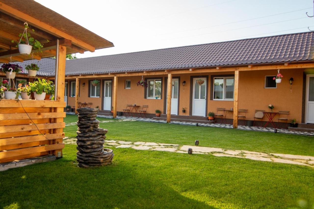 Отель Casa Adrian Корбу Экстерьер фото